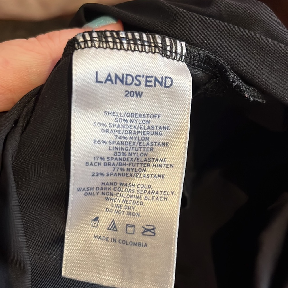 Lands End swimsuit with underwire - Picture 6 of 6